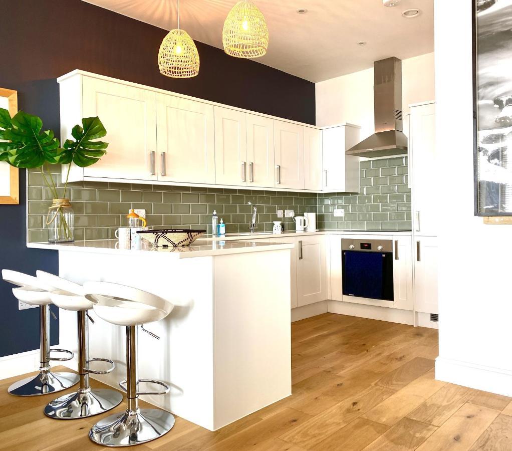 Stunning 2 Bed Apartment Sea Views And Parking Вортінг Екстер'єр фото